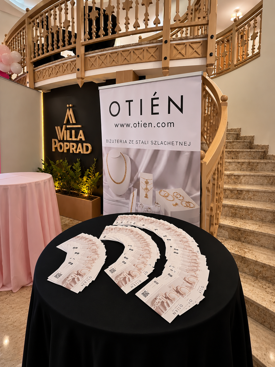 Materiały promocyjne OTIEN podczas wydarzenia w Willi Poprad